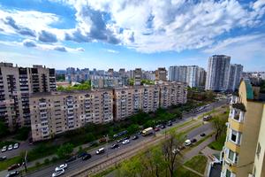 комерційна за адресою Тростянецька вул., 49