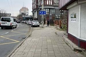 комерційна за адресою Степана Бандери вул., 21