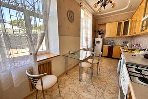 квартира за адресою Погранична, 13