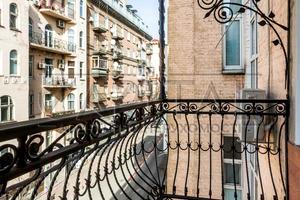 комерційна за адресою Костельна вул., 6