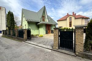 будинок за адресою вул. Лисенка, 9