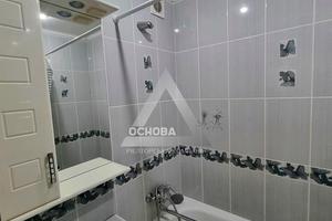 квартира за адресою Шкільна вул. (Героїв Сталінграда), 18