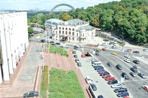 комерційна за адресою Хрещатик вул., 4