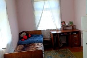 будинок за адресою смт. Розділ, Чвертьова вул., 12