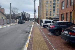 комерційна за адресою Дем'яна Попова вул., 1