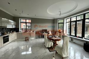 будинок за адресою Богатирська вул., 30б