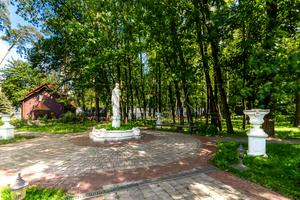 комерційна за адресою Патріарха Володимира Романюка вул. (Жовтнева), 2Б