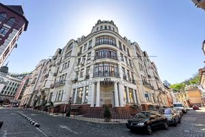 комерційна за адресою Воздвиженська вул., 48