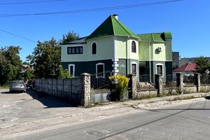 комерційна за адресою Соборна, 2А