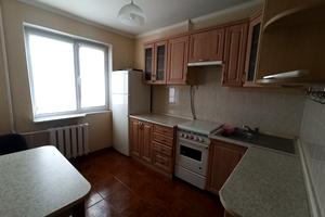 комерційна за адресою Празька вул., 32