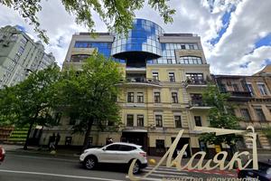 комерційна за адресою Володимирська вул., 44