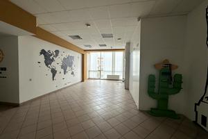 комерційна за адресою Євгенія Єніна вул. (Бакуліна), 4а
