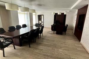 комерційна за адресою майдан Незалежності пл., 2