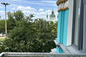 комерційна за адресою Володимирська вул., 4
