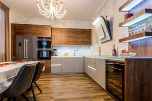дом по адресу Парниковая ул., 7