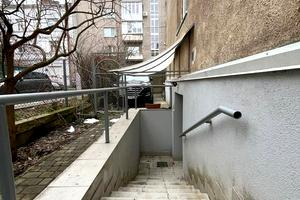 комерційна за адресою Художня вул., 2