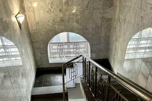 комерційна за адресою Михайлівська пл., 12б
