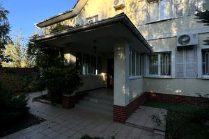 комерційна за адресою Зоряна вул., 8