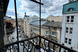 квартира за адресою Академіка Володимира Гнатюка вул. (), 3