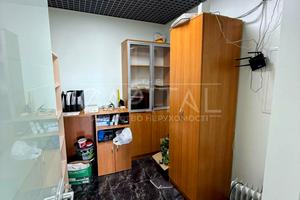 комерційна за адресою Антоновича вул. (Горького), 74-78