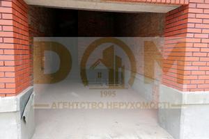дом по адресу Василя Сухомлинського ул., 25