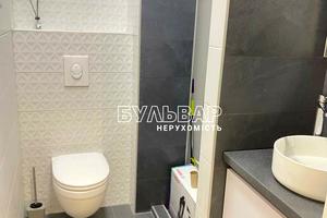 комерційна за адресою Гіршмана вул., 17