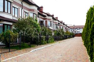 дом по адресу с. Петропавловская борщаговка, Фізкультурний пер.