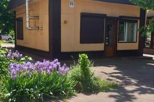 комерційна за адресою Космонавтів вул., 31