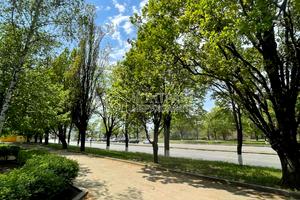 будинок за адресою Льва Ландау просп. (50-річчя СРСР), 132