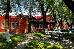 комерційна за адресою Польова вул., 4