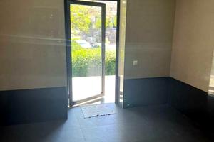комерційна за адресою Київ, Драгоманова вул., 8