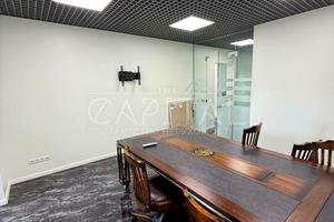 комерційна за адресою Антоновича вул. (Горького), 74-78