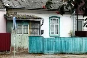 будинок за адресою Домбровського вул.