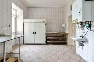 комерційна за адресою Вічева пл., 8