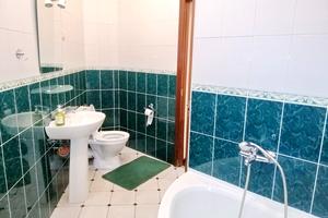 комерційна за адресою Інститутська вул., 24/7