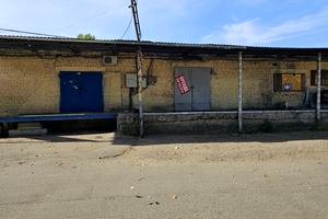 комерційна за адресою Калинова вул., 8