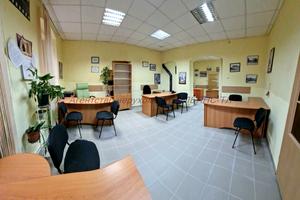 комерційна за адресою Корятовича пл., 15