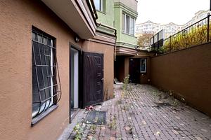 комерційна за адресою Боголюбова вул., 16