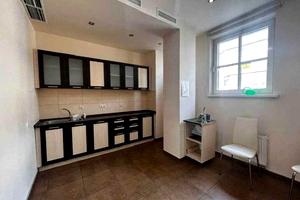 комерційна за адресою Володимирська вул., 38