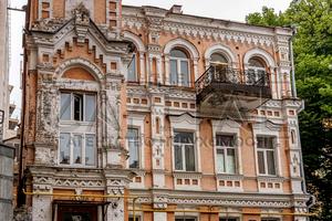 комерційна за адресою Лютеранська вул., 12