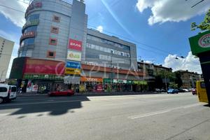 комерційна за адресою пр-т Миру, 1