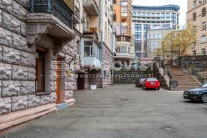 коммерческая по адресу Лютеранская ул., 8