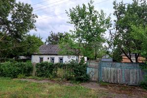 будинок за адресою смт. Сахновщина, Довженка