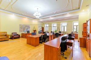 комерційна за адресою Липська вул., 10