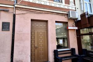 комерційна за адресою Володимирська вул., 81
