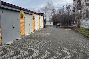 комерційна за адресою Озерна вул., 14