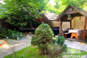 комерційна за адресою Івана Франка вул., 1