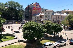 комерційна за адресою Валова вул., 5