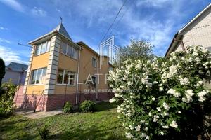 дом по адресу квітнева