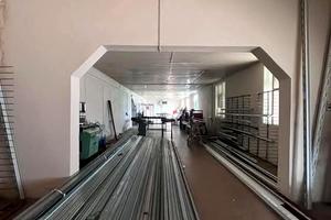 комерційна за адресою Небесної Сотні, 1